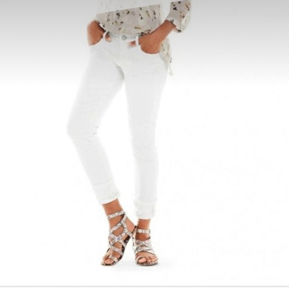 White slim boyfriend jean